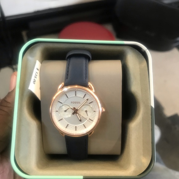 FOSSIL WATCH - Picture 2 of 3